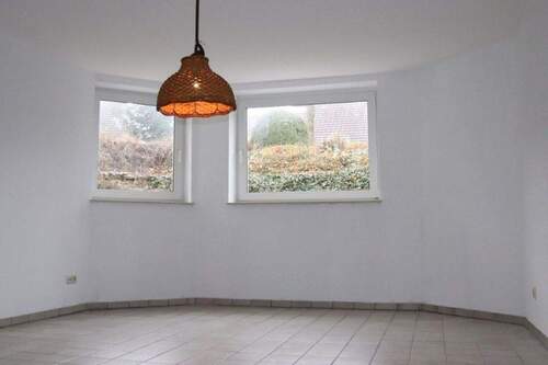 Großer Wohnraum im Keller - 