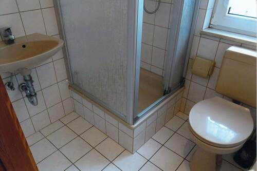 DG-Bad mit Dusche u. WC - 