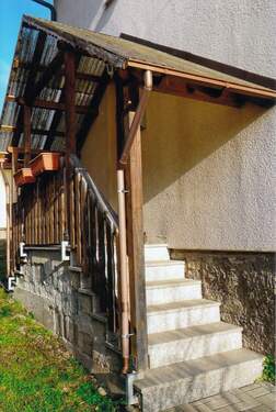 Haustür mit Treppe - 