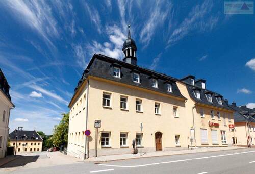 Hausansicht - Moderne 3-Raum-Stadtwohnung in Scheibenberg!