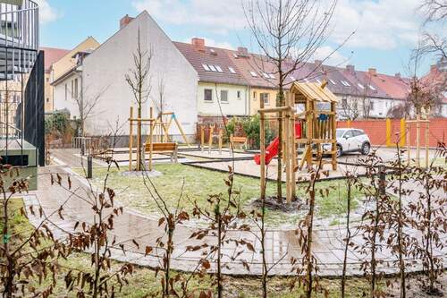 Hofbereich mit Spielplatz - 