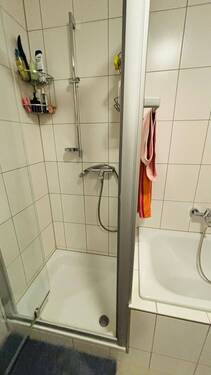 Bad mit Dusche - 