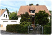 Bild1 - Freistehendes, sanierungsbedürftiges Einfamilienhaus mit Doppelgarage und Gartenhaus in idyllischer Lage!