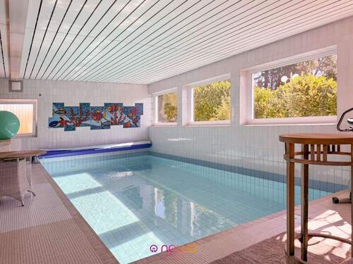 Beheizter Indoorpool mit Wellnessbereich - 
