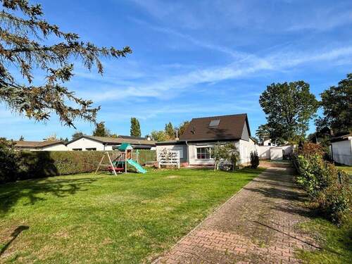Terrasse und Haus - 3 Zimmer Einfamilienhaus zum Kaufen in Oranienburg