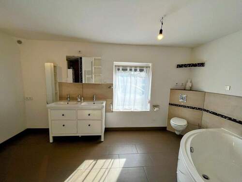 Bad mit Doppelwaschbecken - 