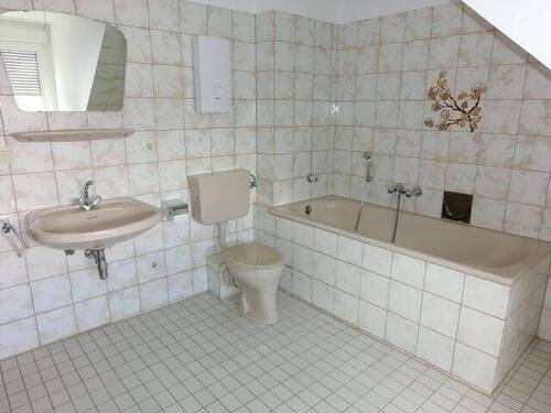 Badezimmer vor Renovierung - 