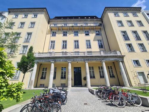 Wohnen im Ottilie von Hansemann Haus - Modernisierte Altbauwohnung mit Balkon im Herzen von Charlottenburg: Stilvolles Wohnen!