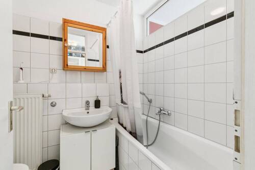 Bad mit Badewanne - 