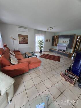 Wohnzimmer. - 3 Zimmer Etagenwohnung zum Kaufen in Herrenberg