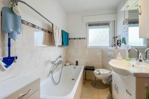 Badezimmer EG (1) - Einfamilienhaus mit 150,60 m&sup2; in Wuppertal zum Kaufen