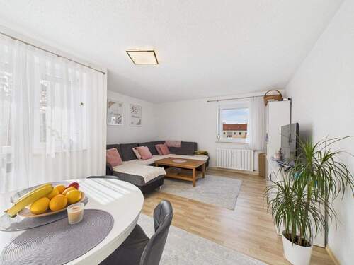 Wohnzimmer - 3 Zimmer Etagenwohnung zum Kaufen in Traunreut