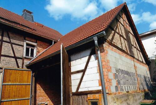 Hofansicht-Großgarage u. Wirtschaftsgebäude - 7 Zimmer Mehrfamilienhaus, Wohnhaus in Viernau