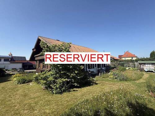 Hausansicht - Liebhaberstück: Besonderes Einfamilienhaus mit Einliegerwohnung in Randlage mit Säntisblick