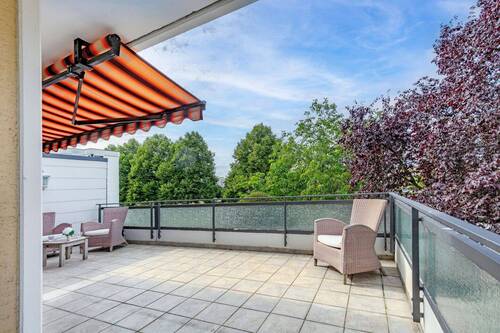 Balkon mit Abstellraum - 4 Zimmer Etagenwohnung in Bornheim