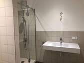 Bad mit Dusche - 