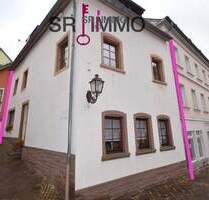 Schönes Wohnhaus mit charmantem Innenhof und eigener Garage - Neuerburg