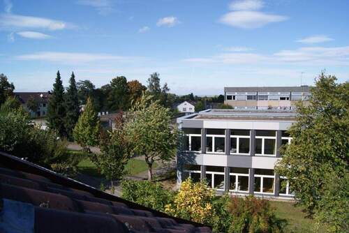 Benachbartes Gymnasium - 