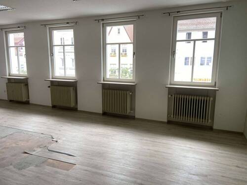 Verkaufsläche OG - Gewerbeobjekt (Büro, Produktion, Verkauf) in Forchheim zur Miete