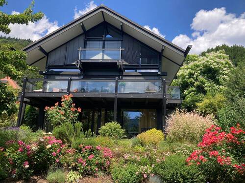 Garten im Sommer - DESIGN-HIGHLIGHT IM EINKLANG MIT LICHT UND NATUR!