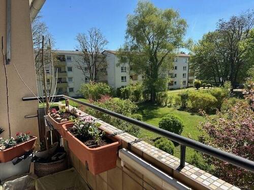 Südbalkon - Kompakt, charmant, gut gelegen - 2-Zimmer-Wohnung mit Balkon und Einzelgarage