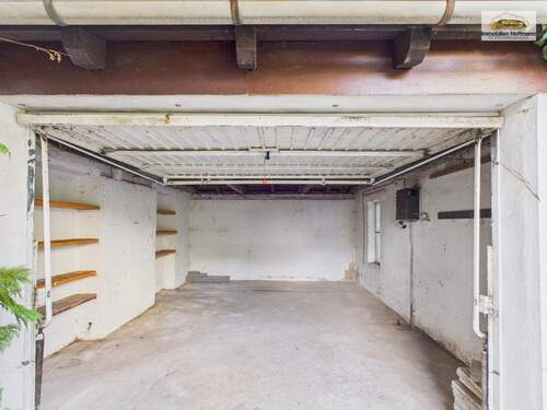 Garage innen – Stauraum und Werkbankmöglichkeiten_13 - 