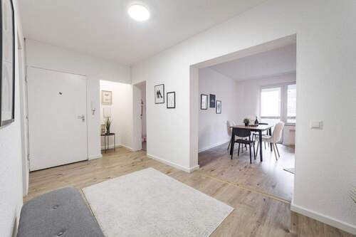Diele - 3 Zimmer Etagenwohnung zum Kaufen in Wiesbaden