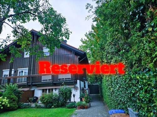 Hausansicht - Geräumiges Familienhaus mit Balkon und Terrasse in München Aubing