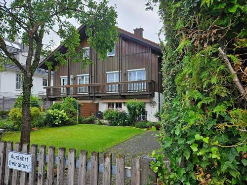 Hausansicht - 5 Zimmer Doppelhaushälfte zum Kaufen in München