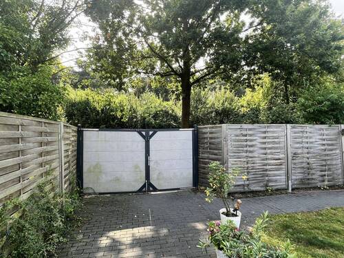 Eingangstor zum Grundstück - 