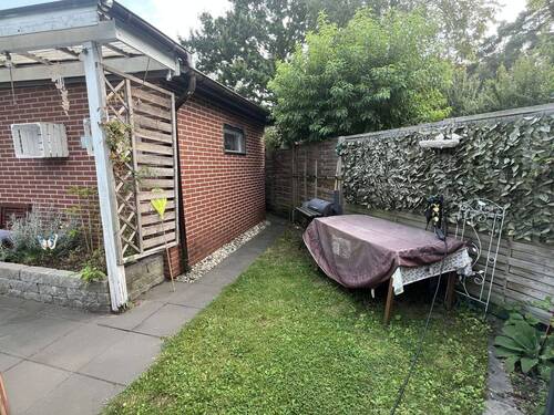 ... und kleinem Rasenbereich - 