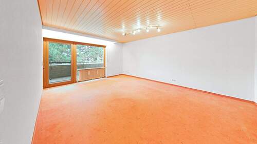 592 - Wohnzimmer Originalbild - 4 Zimmer Etagenwohnung in Metzingen