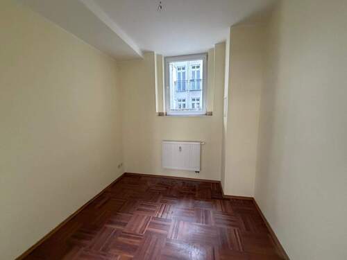 Helles Zimmer mit Fenster - 