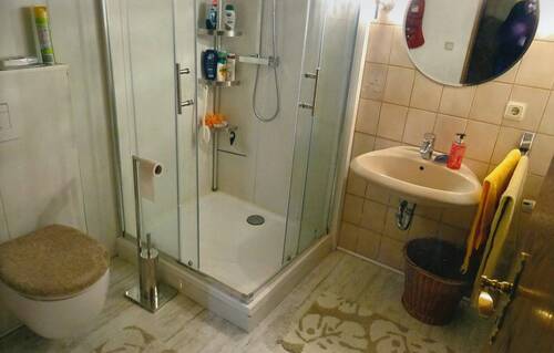 Bad mit Dusche - 