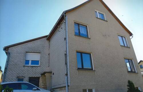 Giebelansicht - 8 Zimmer Mehrfamilienhaus, Wohnhaus zum Kaufen in Floh-Seligenthal