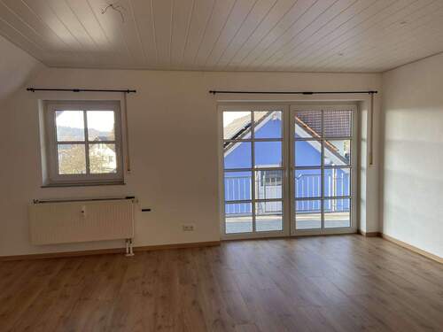 Wohnzimmer - 4 Zimmer Etagenwohnung zur Miete in Heroldsbach