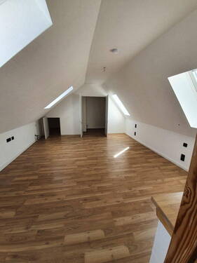begehb. Kleiderschr. rechts - 