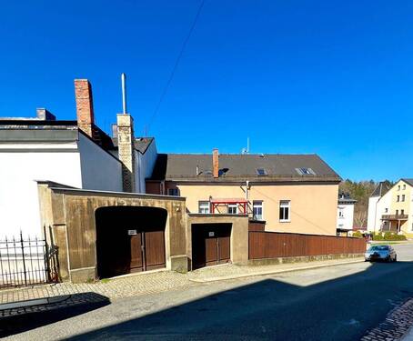 Garagen - Mehrfamilienhaus, Wohnhaus mit 330,00 m² in Elsterberg zum Kaufen