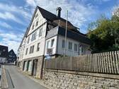 Straßen-Ansicht - Saniertes 2-FH plus Ladenlokal in Schmallenberg-Bad Fredeburg