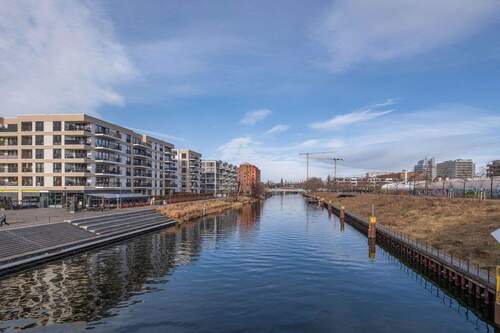 Blick vom Golda-Meir-Steg in direkter Nachbarschaft - 
