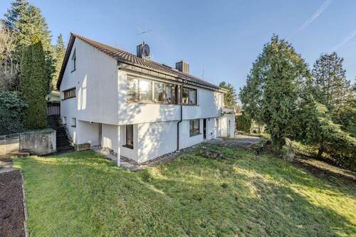 Hausansicht vom Garten - 6 Zimmer Einfamilienhaus zum Kaufen in Esslingen am Neckar / Wäldenbronn