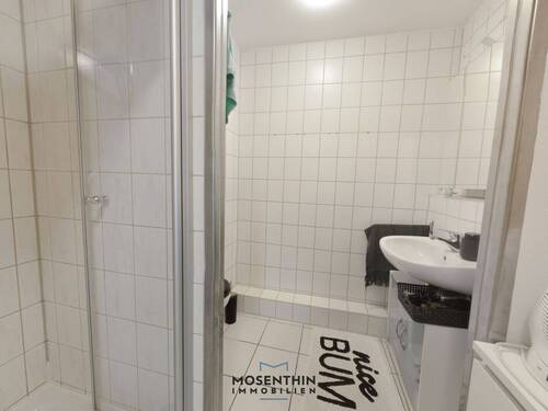 Bad - 2 Zimmer Etagenwohnung in Holzmaden