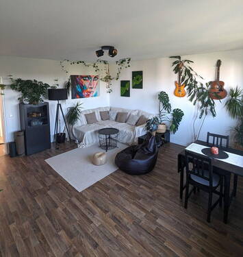 geräumiges Wohnzimmer - 3 Zimmer Etagenwohnung zum Kaufen in Gravenbruch