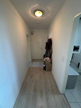 Flur, Blick v. Wohnungseingang - 