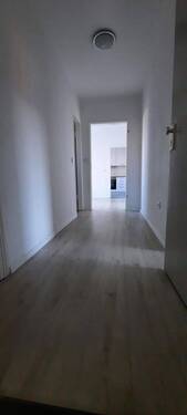 Flur, Blick v. Wohnungseingang - 