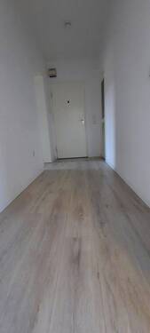 Flur, Blick v. Wohnungseingang - 