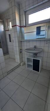 geräumiges Badezimmer - 