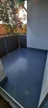 gr. Balkon m. viel Stellfläche - 