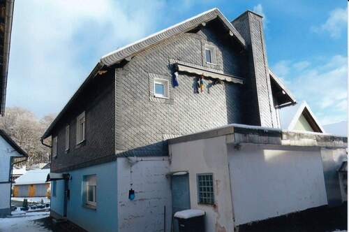 Haushinteransicht - 6 Zimmer Einfamilienhaus in Sachsenbrunn