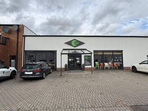 Eingang - IMMOBILIEN GUMNIOR präsentiert: Attraktive GewerbehalleAusstellungsfläche mit WC